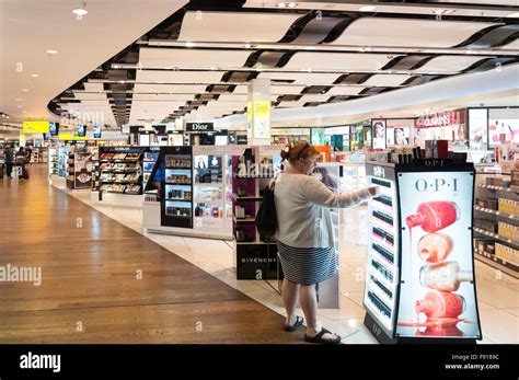 duty free store heathrow terminal 3.